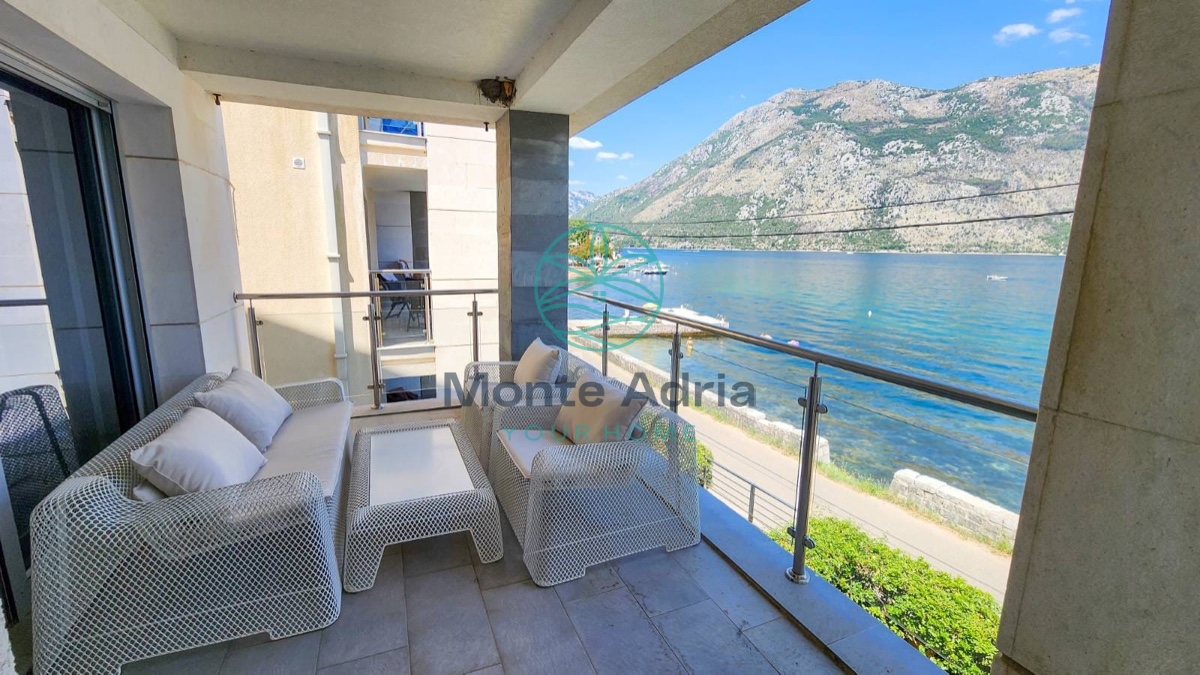 For sale three-room apartment 105m2, near Tivat and Kotor